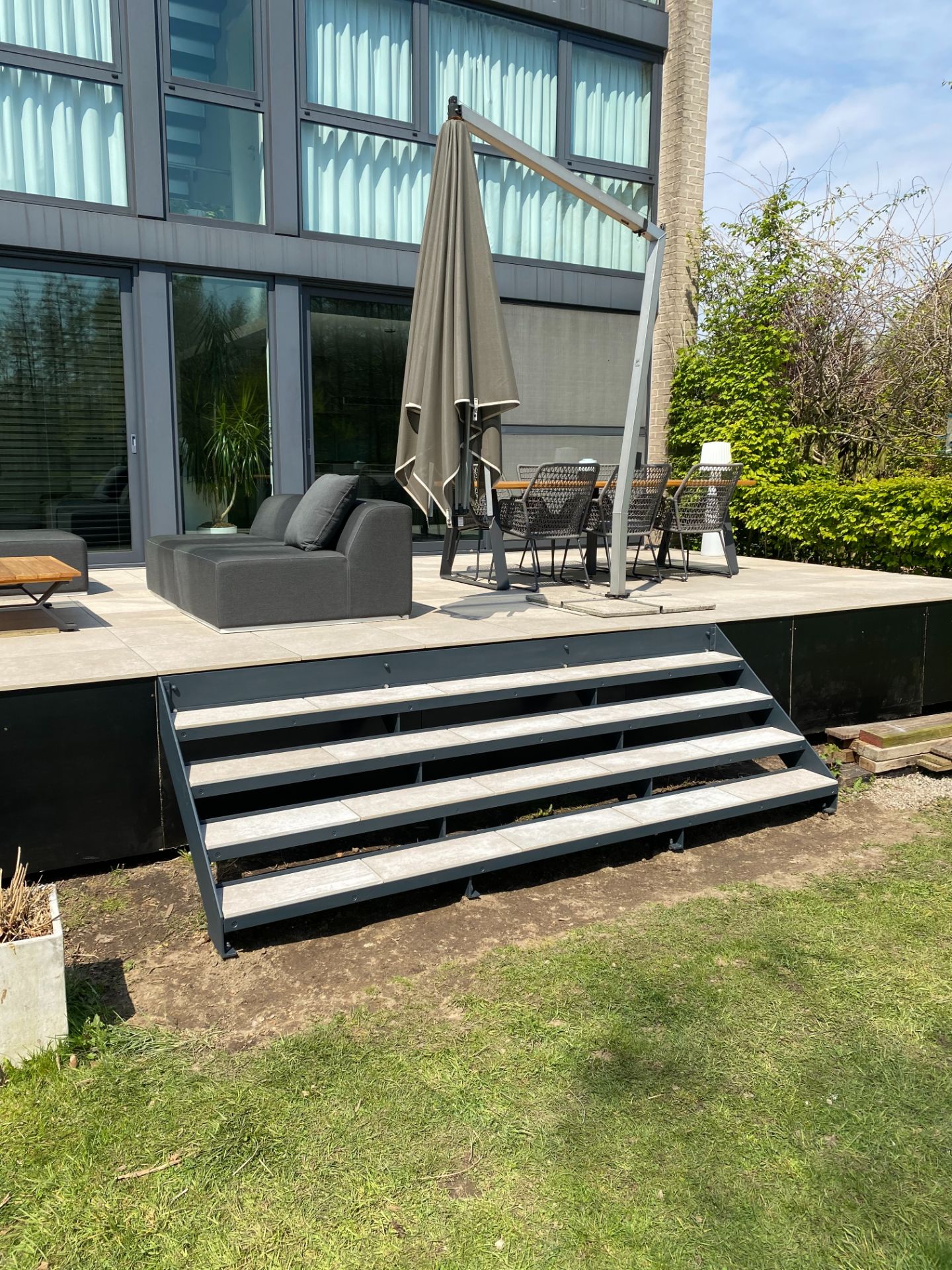 Laswerken Bellon realisaties trappen - trapleuningen